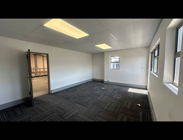 572M² MINI FACTORY TO LET IN STIKLAND INDUSTRIAL